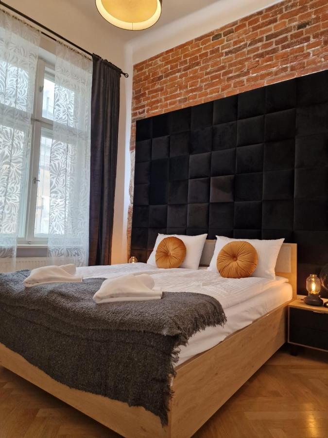 Golden Pearl - Main Square, 100 Sqm, 4 Rooms Cracóvia Exterior foto
