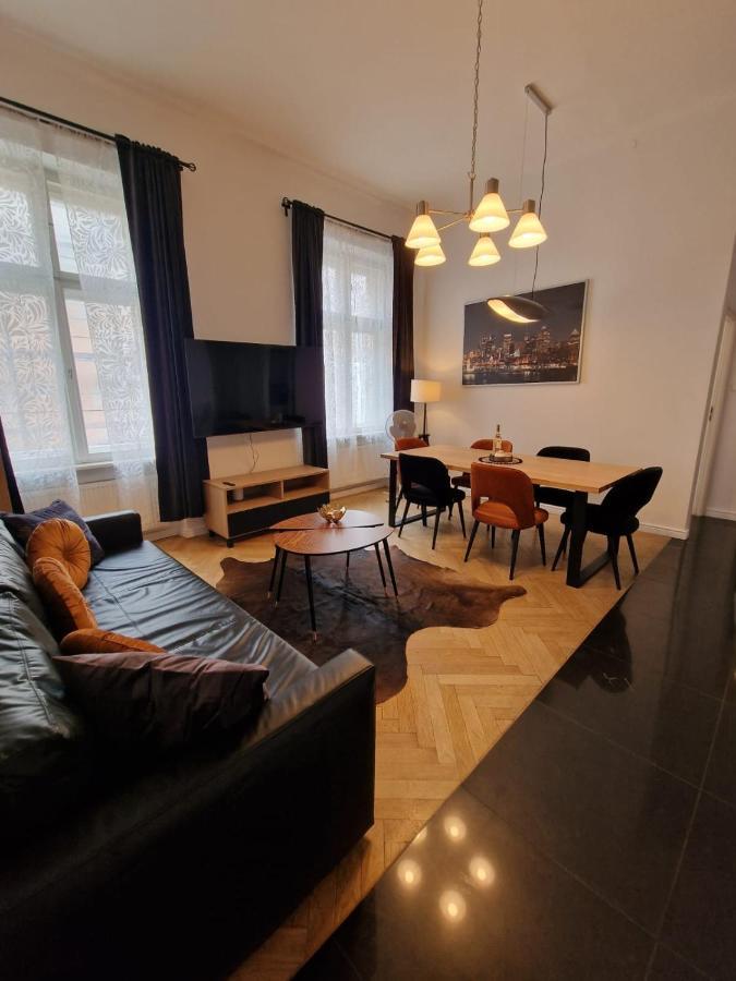 Golden Pearl - Main Square, 100 Sqm, 4 Rooms Cracóvia Exterior foto