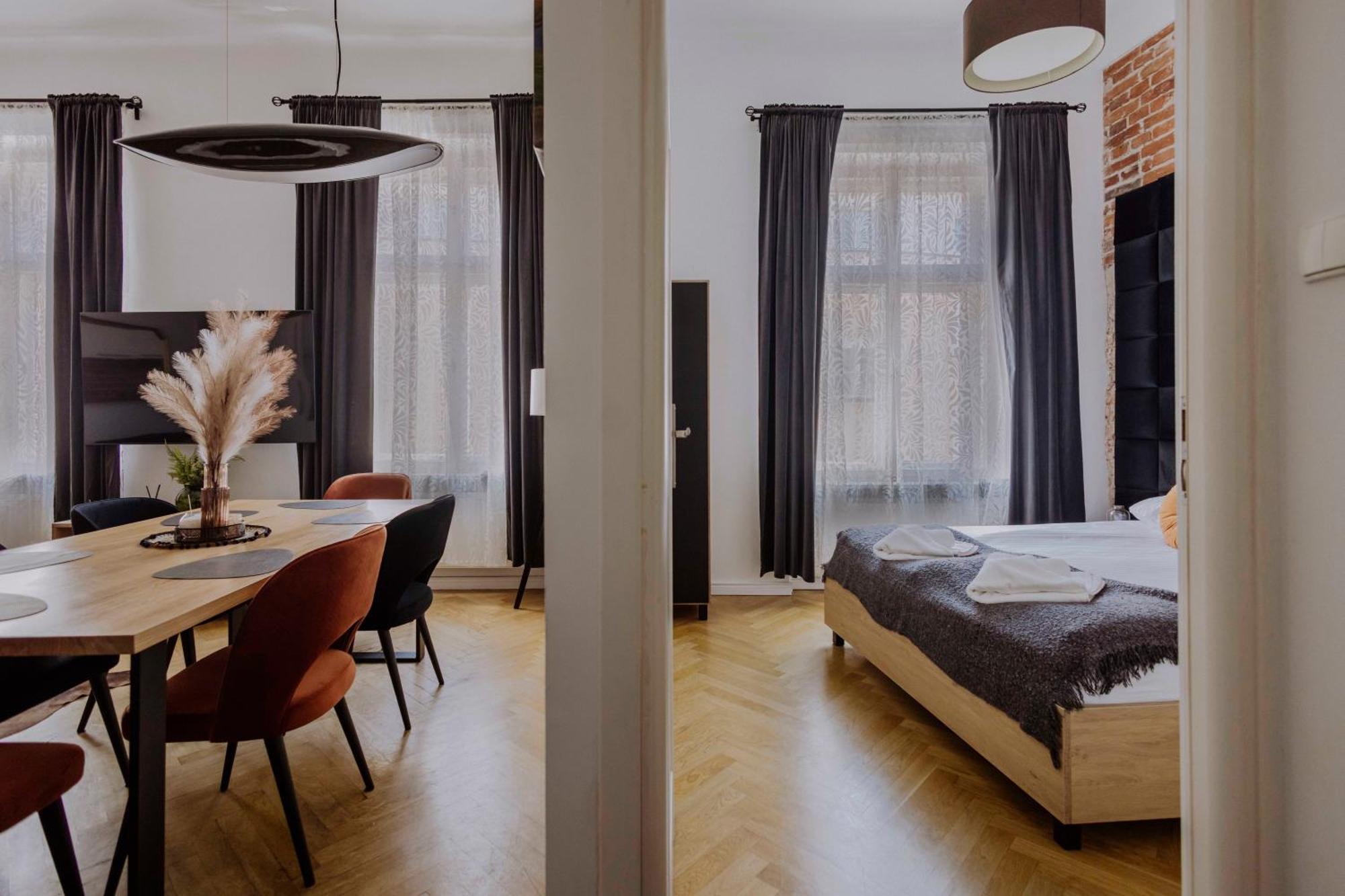 Golden Pearl - Main Square, 100 Sqm, 4 Rooms Cracóvia Exterior foto